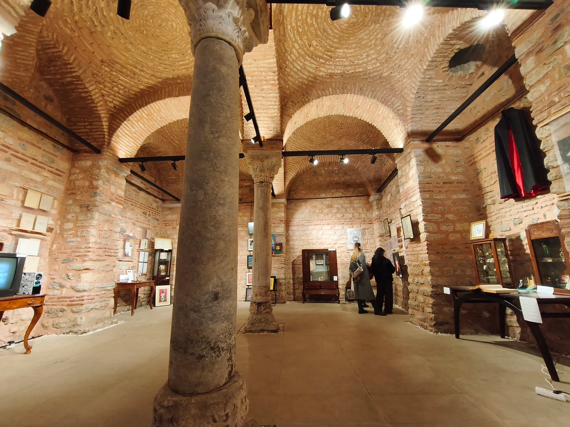 Ceneviz Sanat sergi açılışı