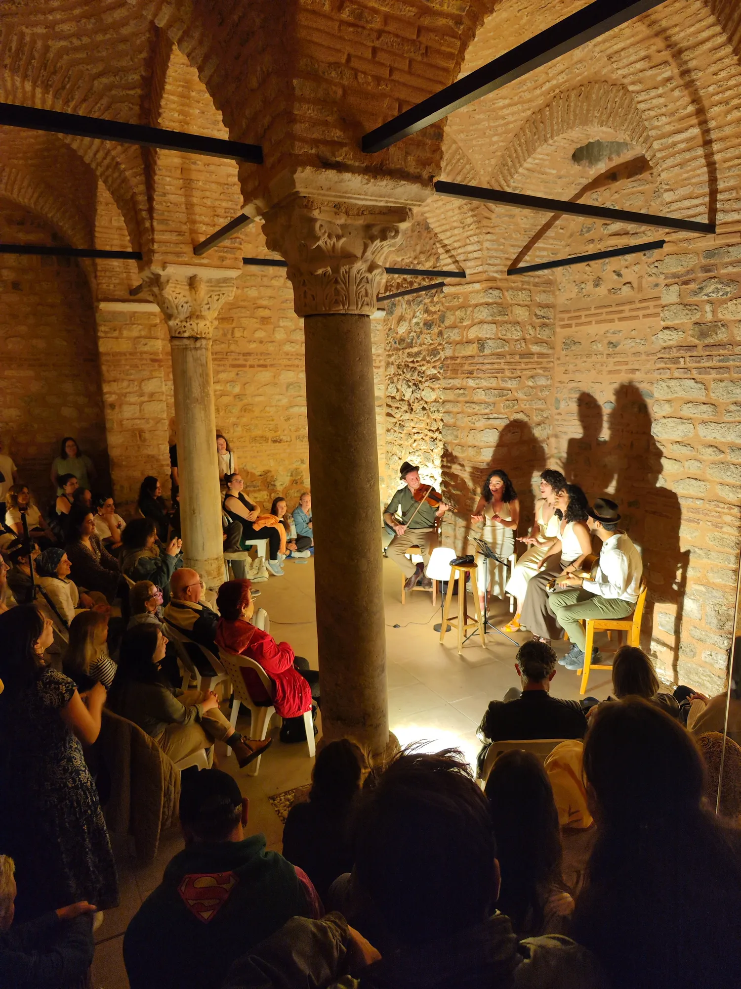 Sahne ve konser atmosferi